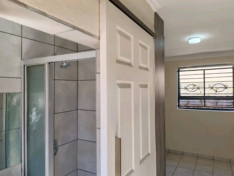 2 outside rooms available to rental for garag  in Chiawelo