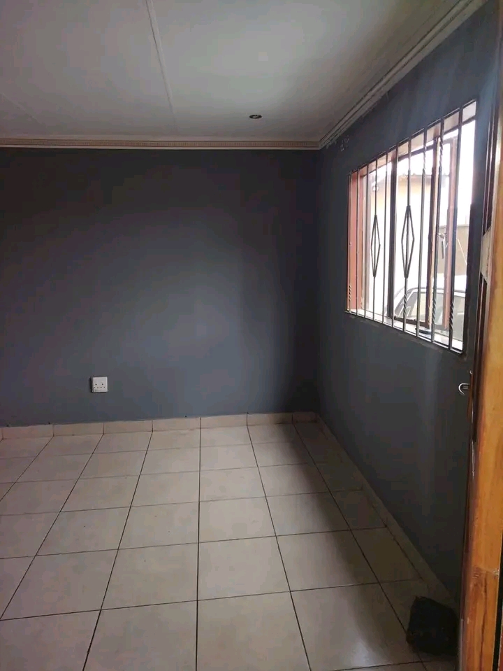 R900 room available snakepark block 6 near so  in Soweto