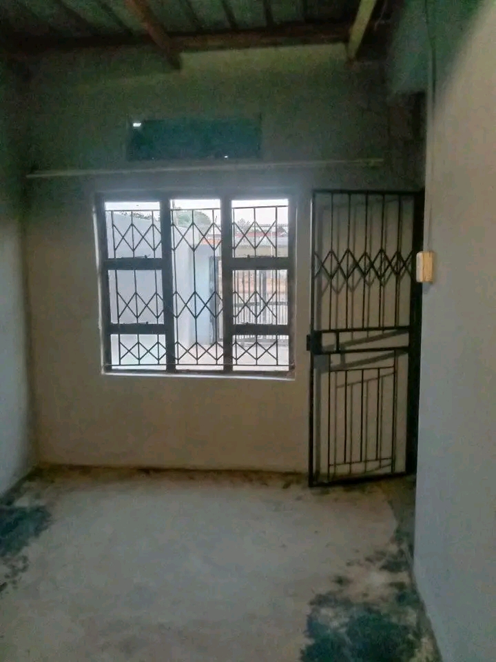 Garage available at ivory 3 ema13 near score   in Ivory Park