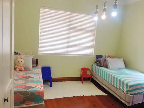Stand alone
4 bedrooms house.
- beautiful 4  in Kensington