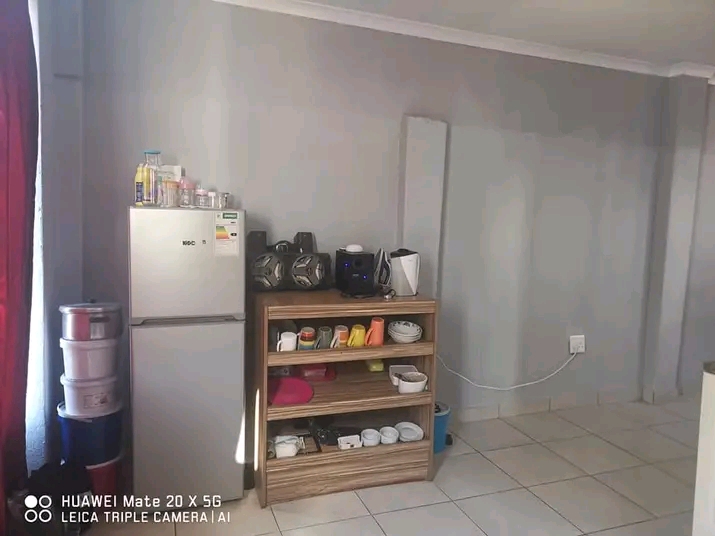 1 bed cottage available 
rent is r4950 depos  in Randpark Ridge
