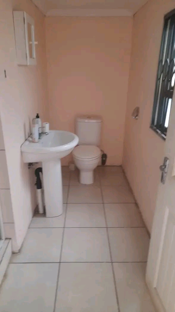 Rental cottage  available 
immediately   r23  in Vosloorus