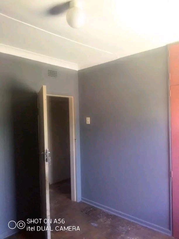 Single room available in commune cw6 rent r18  in Vanderbijlpark