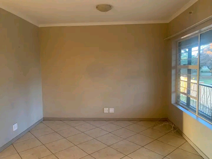 2 bedroom apartment to rent 
r5500 including  in Greenhills