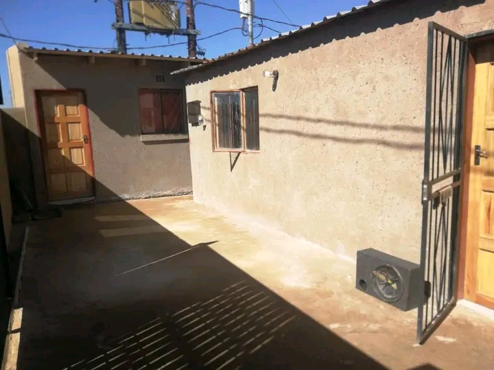 R900 room available snakepark block 6 near so  in Soweto