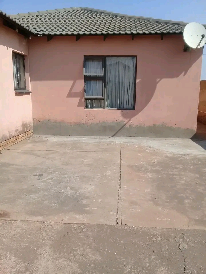 Room available for rental in ext.11. opposite  in Protea Glen