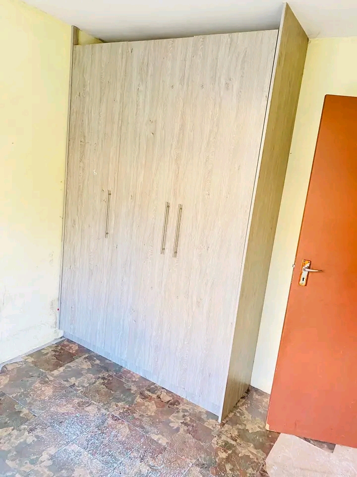 Still available for r3500 +r200 deposit ext 3  in Freedom Park
