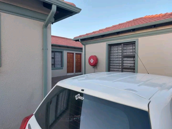 Neat room accommodation in close proximity to  in Vosloorus