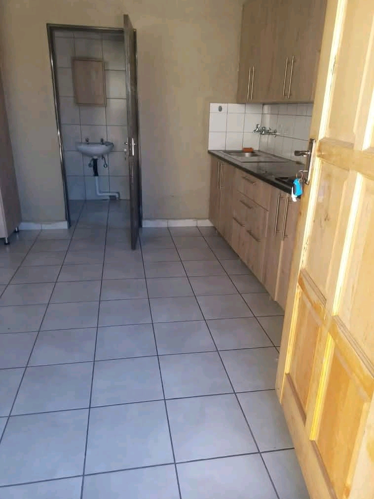 Room available 3friedman street parking free   in Kempton Park