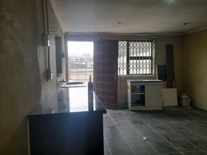 Spacious bachelor to let in stanhope road  ge  in Wychwood