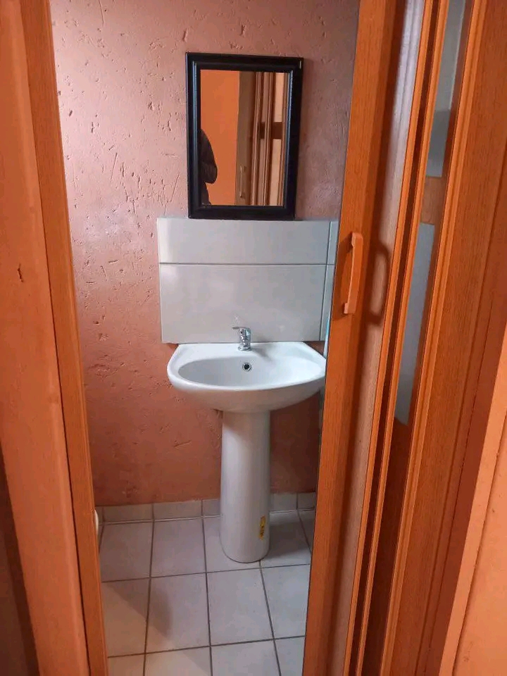 A spacious bachelor pad in ext 6 is available  in Cosmo City