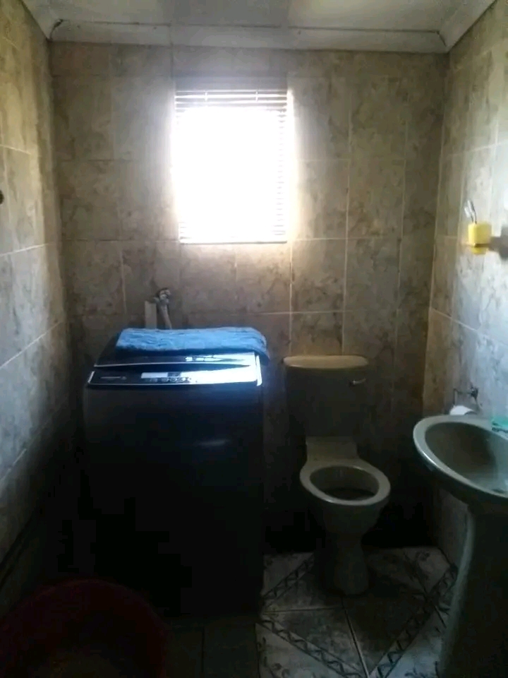 House available to rent.

area: (basothong)  in Vosloorus