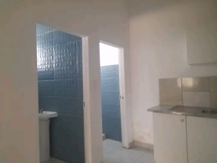 2 bedroom cottage house to let in queen stree  in Kensington