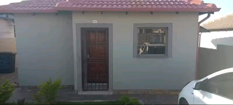 House to let ext 35 available from the 1st of  in Riverside View
