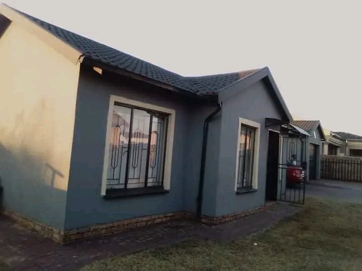 House to rent available immediately at ponong  in Vosloorus