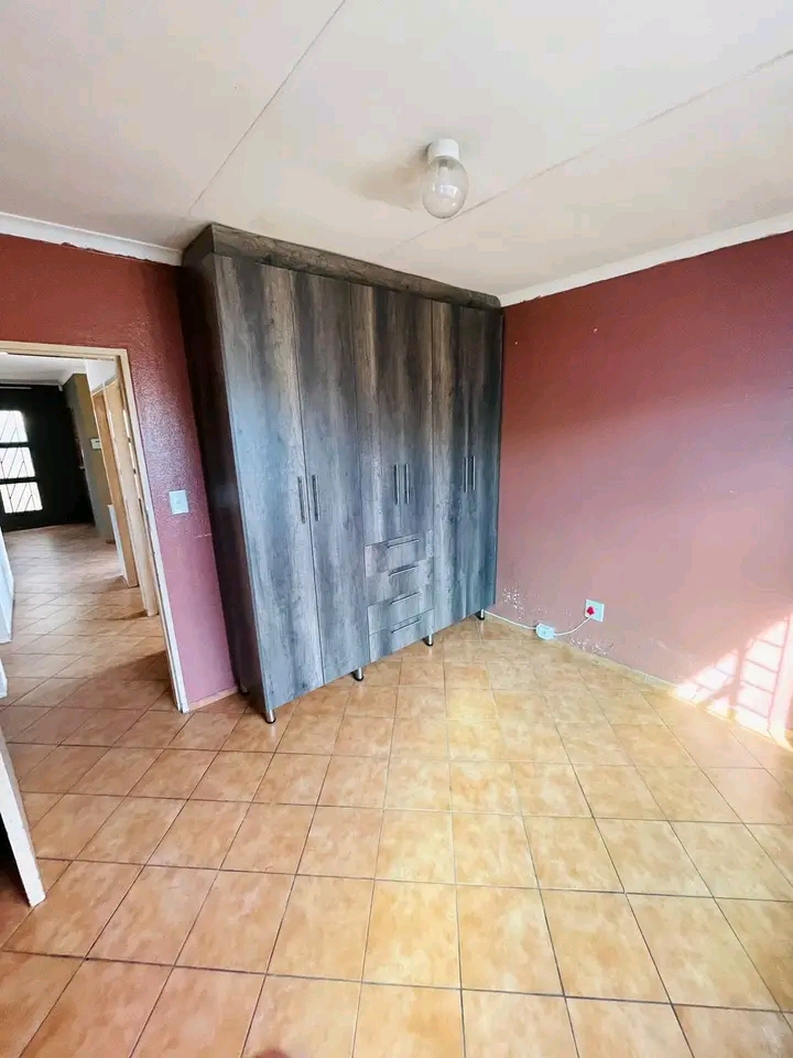 3 bedroom house with fittings,open plan kitch  in Birch Acres