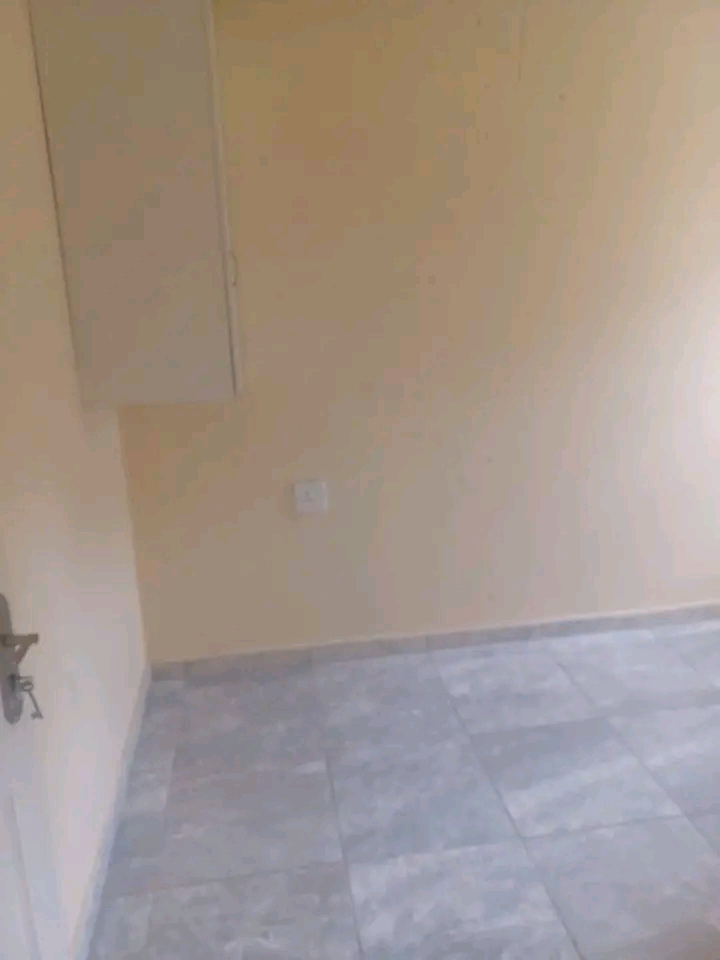 Brand new place to rent for 2700
unlimited f  in Yeoville