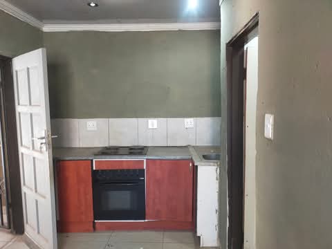 Bachelor unit available for rental at ext4 .   in Protea Glen