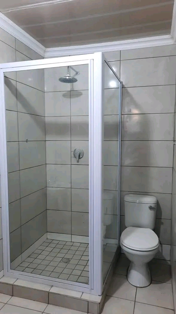 Ensuite available immediately for rental with  in Naturena