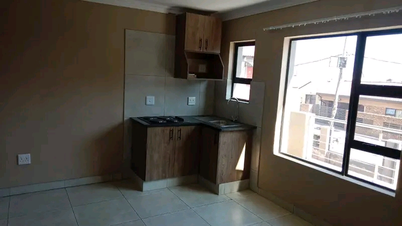 Rent this beautiful & spacious 1 bedroom apar  in Roodekop