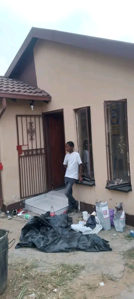 2 bedroom house  available at ext 4
rent r50  in Ebony Park