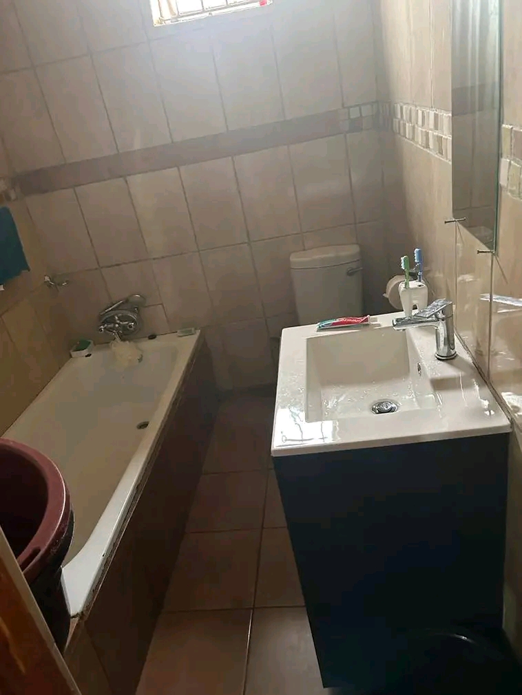 Ext1 r2800 rental including electricity 
r15  in Rabie ridge