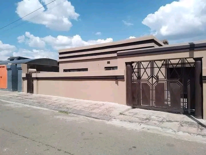 House available for rental in soweto (immedia  in Molestane