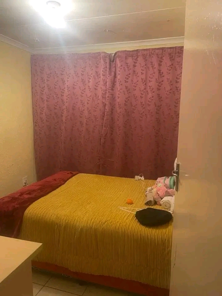 2 bedroom 2 bathroom (en-suite) bond house av  in Olievenhoutbosch