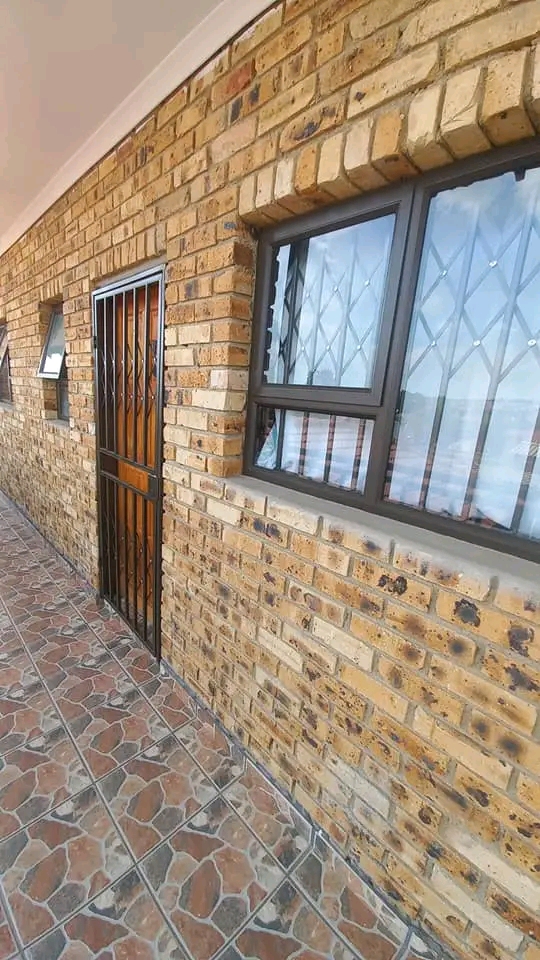 Spacious cottage available for rent in extent  in Cosmo City