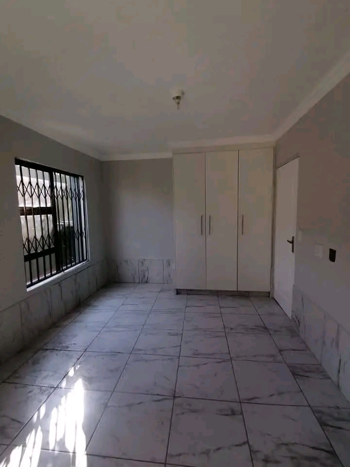Bachelor unit for rent in ext 1!
we are plea  in Rabie ridge