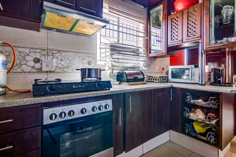3 bedroom house for rental all bedrooms are f  in Birch Acres