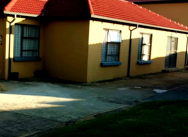 3 bedroom house available to rent at ext 5 be  in Cosmo City