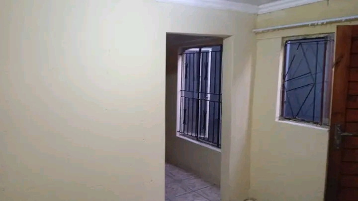 2 room to rent available at teanon
-tiled an  in Tembisa