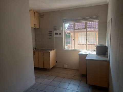 1 fitted  bedroom  cottage, comes with  fitte  in Birchleigh North