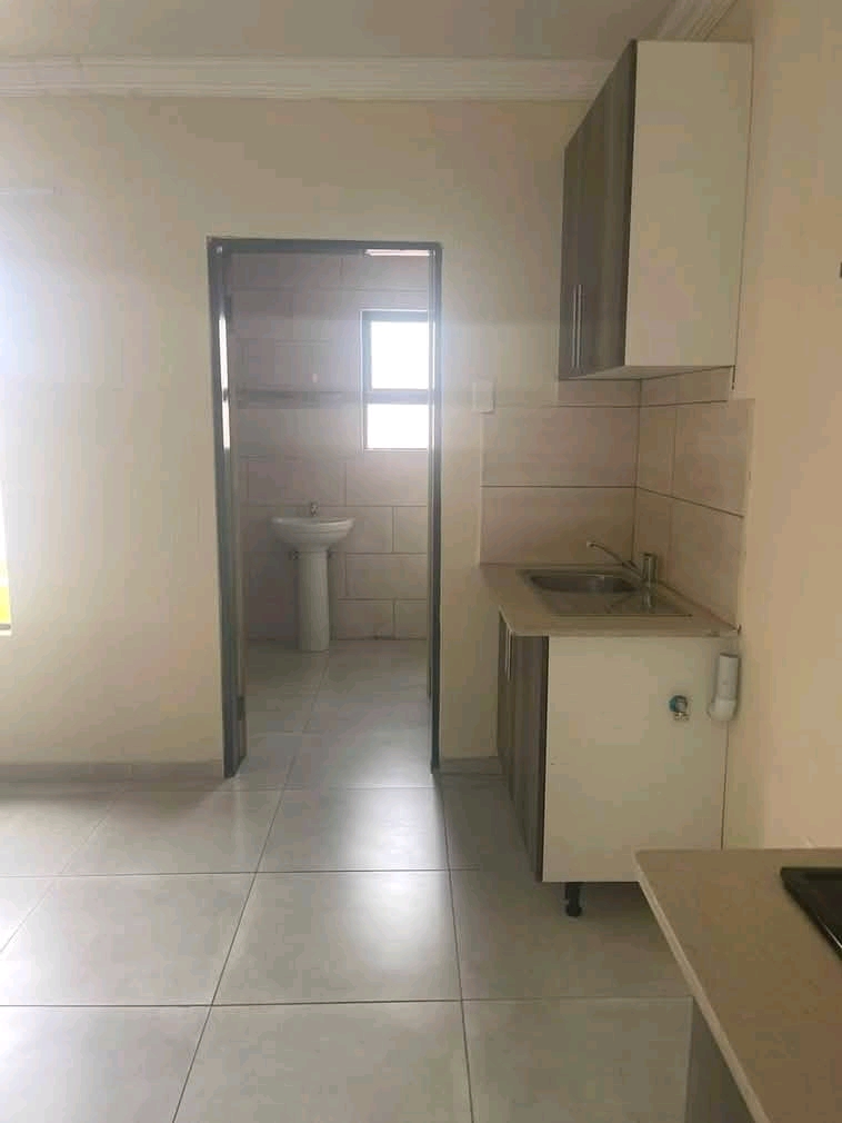 Bachelor room available in absa ext 36 for 1s  in Olievenhoutbosch