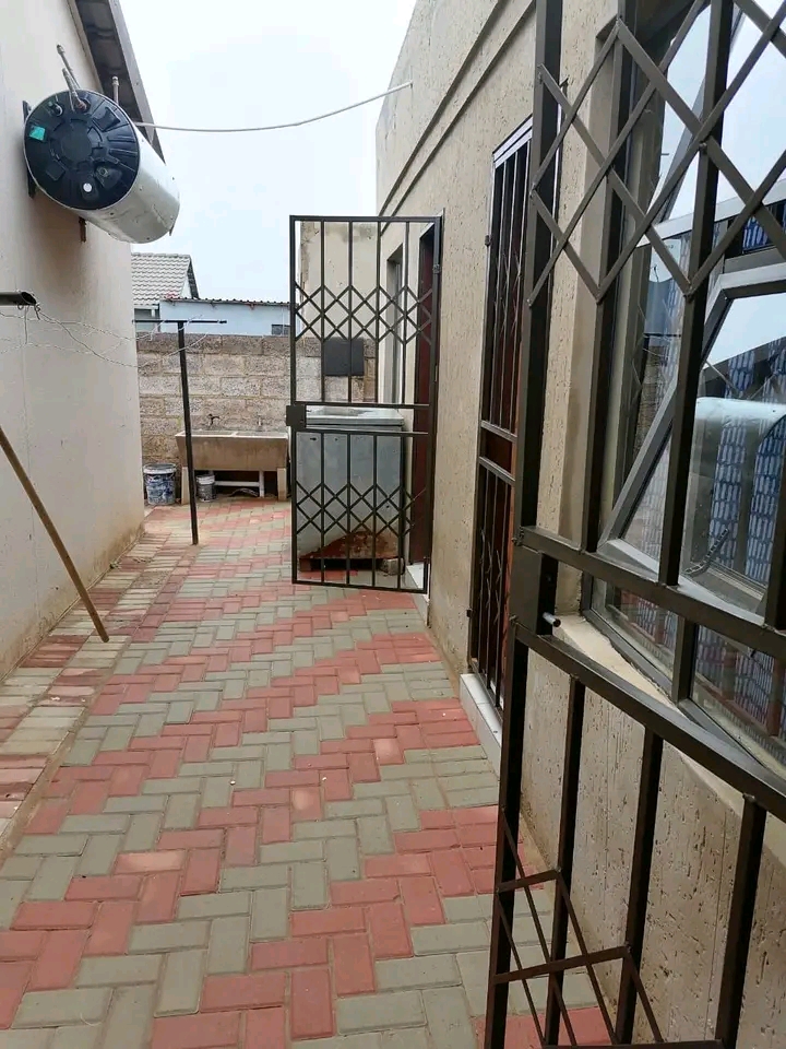 En-suite available for rental in ext 20
💰  in Protea Glen