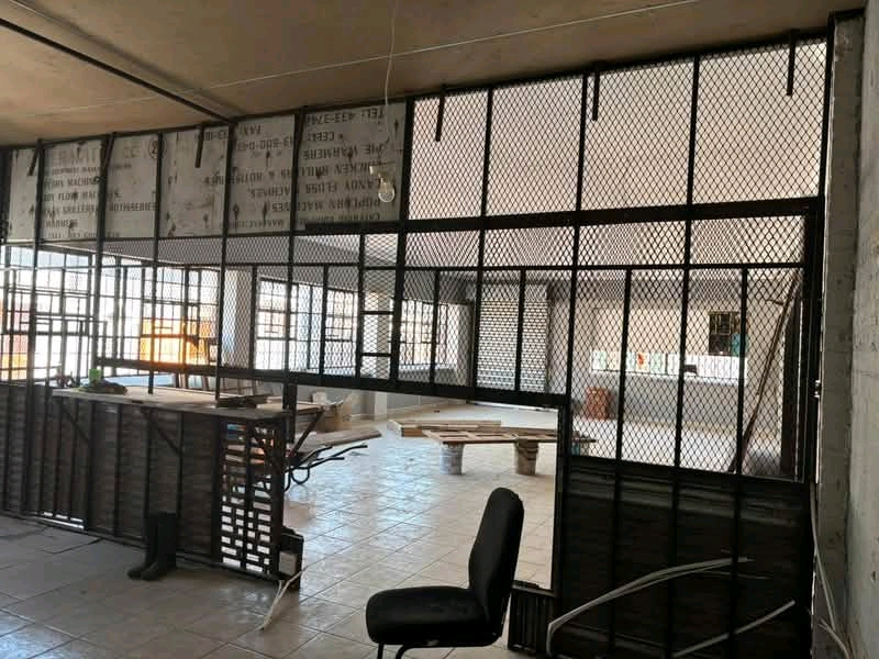 Shop to rent available south of johannesburg   in Malvern