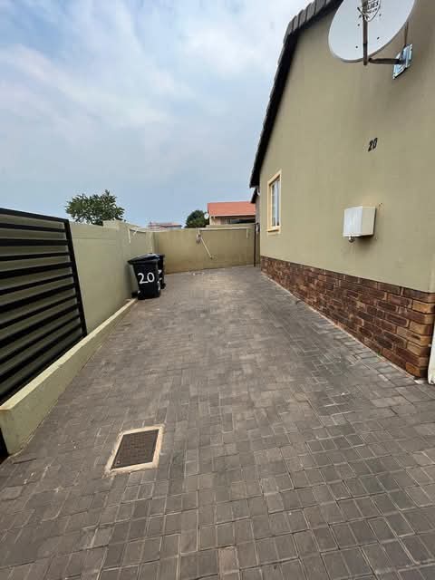 2 bedroom house available for rental in ext 1  in Cosmo City