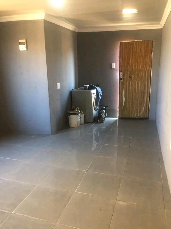 2 and half room to rent at ext 2 close to mol  in Moleleki