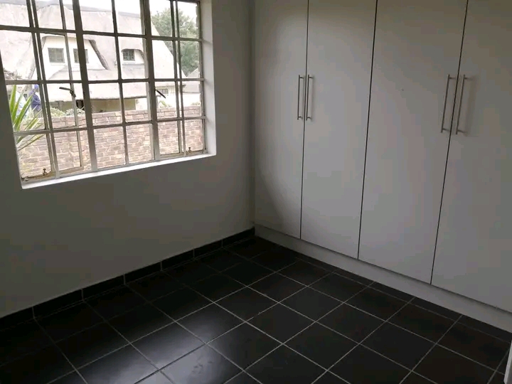 2 bedroom 1 bathroom open plan kitchen lounge  in Midrand