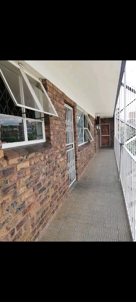 Room to rent around  pretoria
aqua villa fla  in Sunnyside