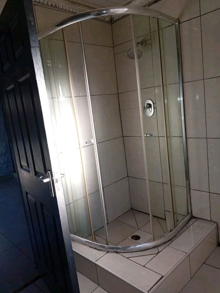 Room with ensute
available to rent in phase4  in Braamfischer