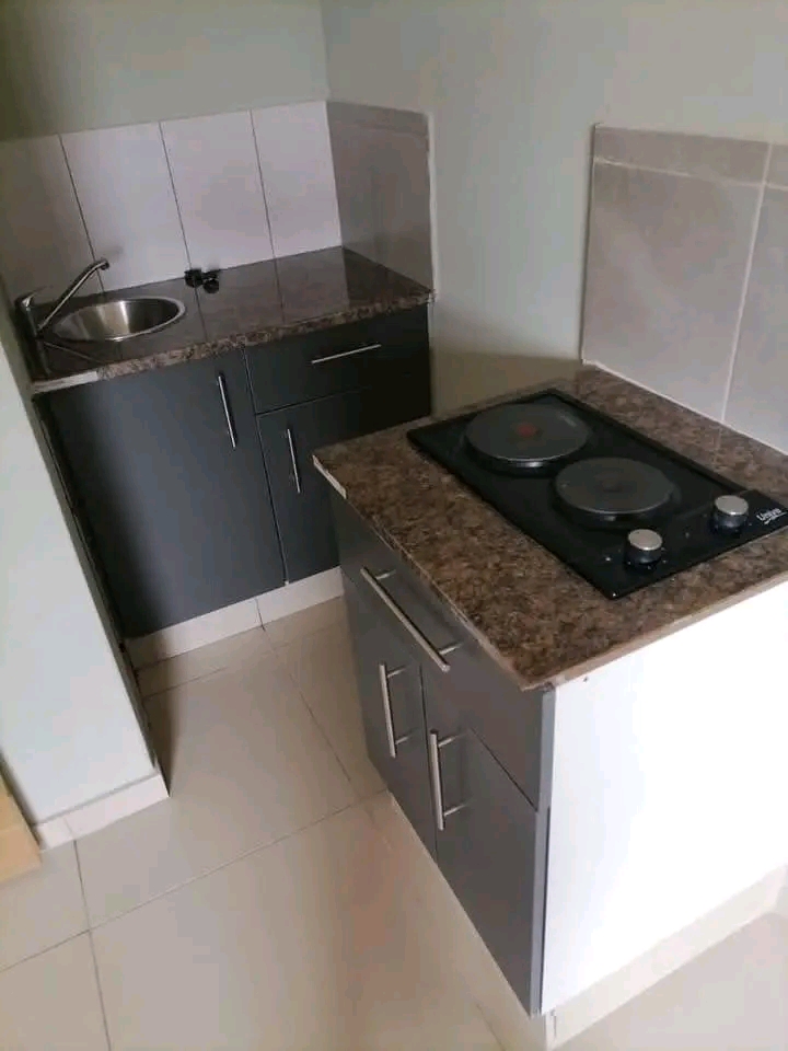 Bachelor available to rent at ext 14
availab  in Vosloorus