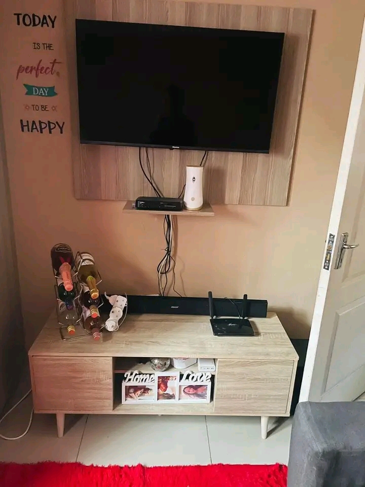 1 bedroom unit with fitted wardrobe, kitchen   in Allandale