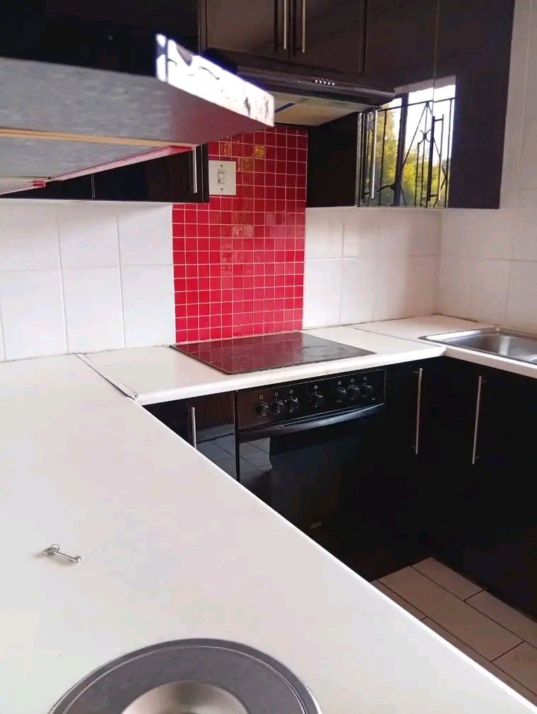 3 bedrooms house with a fitted kitchenette, f  in Tembisa