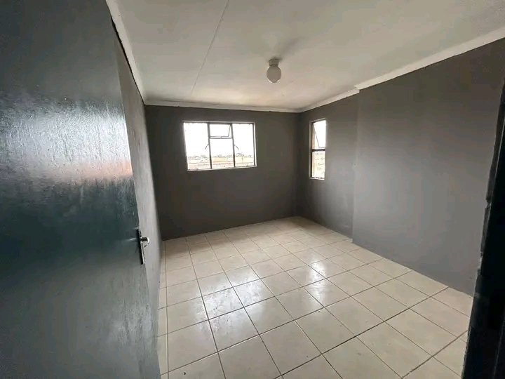 Big affordable rooms in block 6. in a safe an  in Snake Park
