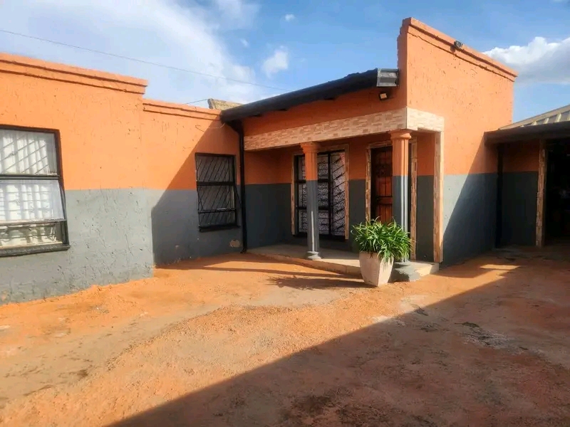 Home for rental, ext 1 last street before eye  in Orange Farm