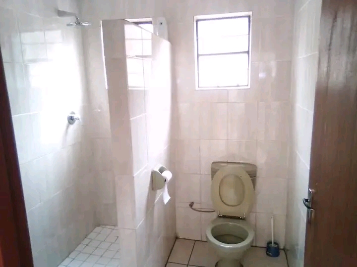 Big spacious garage for rental, @khumalo vall  in Katlehong