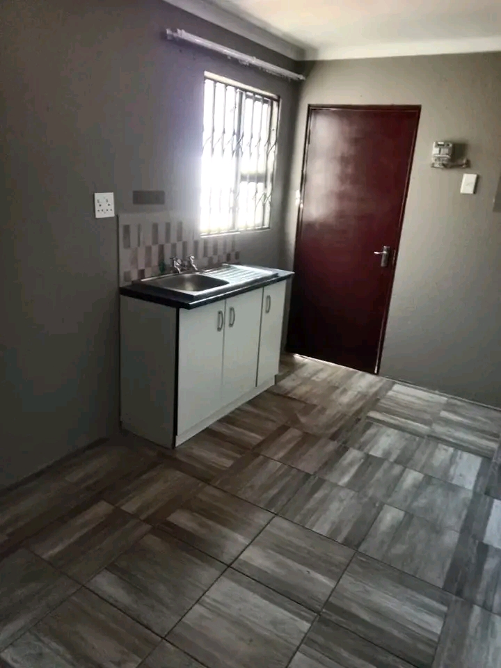Spacious bachelor room available immediately  in Vosloorus
