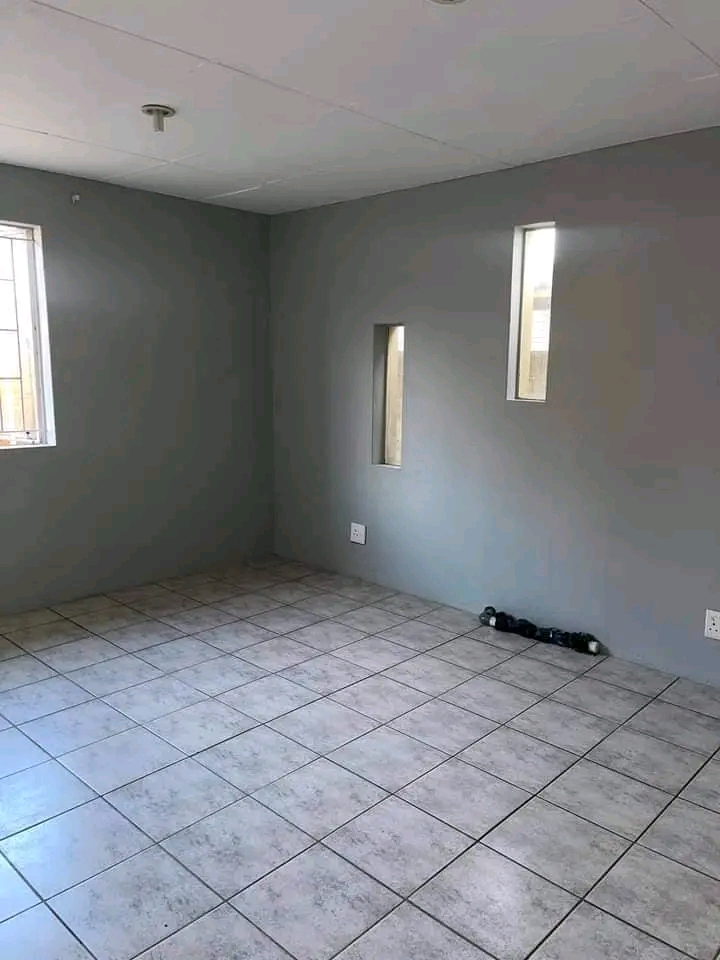 2 bedroom cottage to let in gerdview
good da  in Germiston